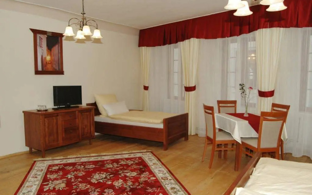 Restaurace A Penzion Pod Radnicí