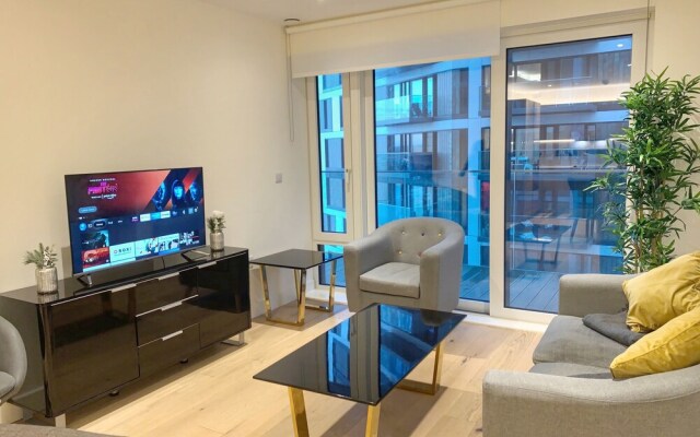 2-bed in Woolwich Riverside With Cinema And Pool