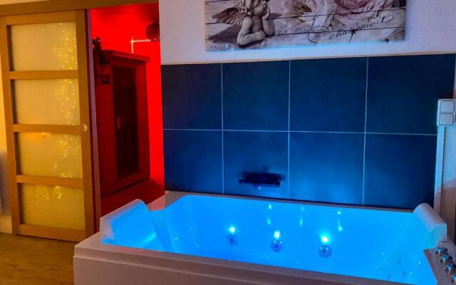 COSY & SPA Appartement Luxe JACUZZI SAUNA Suite Cristal