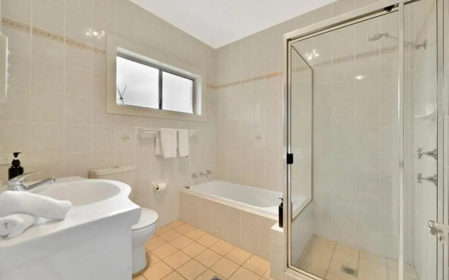Spacious 2 Bed, 2 Bath Villa, CBD Location
