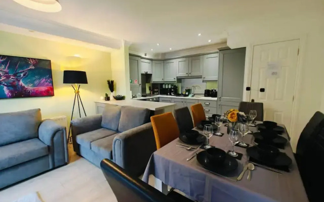 4BR Modern Ormeau House