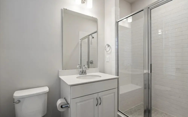Luxe King 4BR Townhouse with Rooftop in Uptown CLT