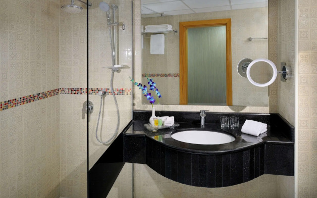 Al Safir Hotel & Tower