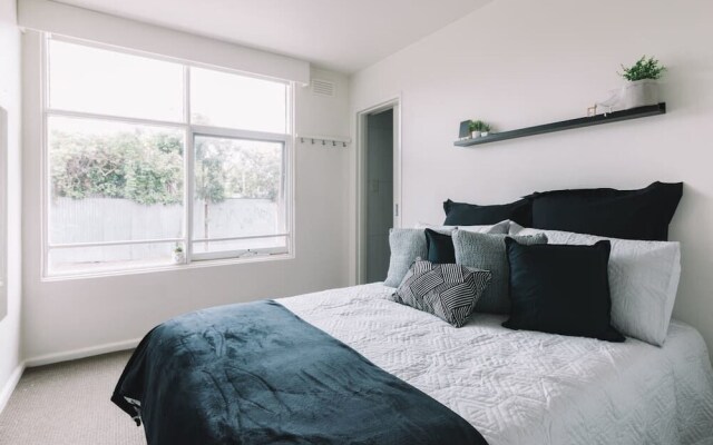 Cosy Melbourne Apartment Close To CBD