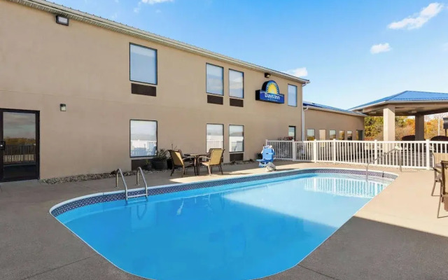 Days Inn by Wyndham Hillsboro