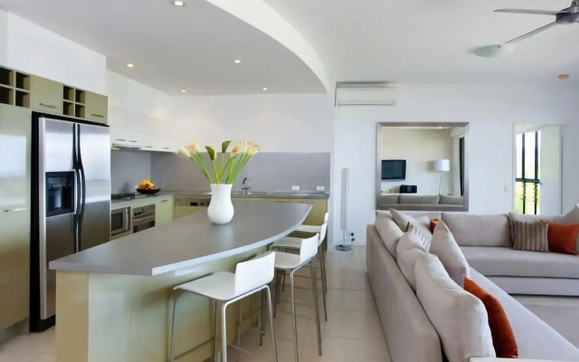 3 Hilltop Villas White Water Views from the Heart of Sunshine – Guest Rooms – Sunshine Beach