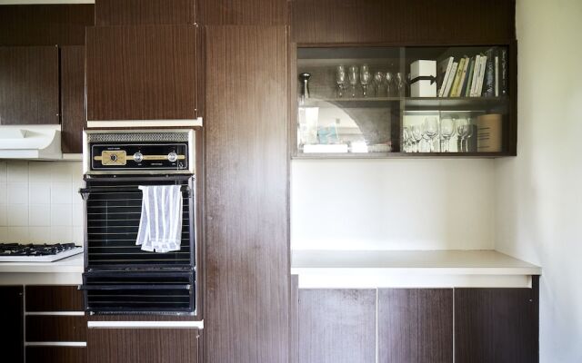 Retro Apart with Air Conditioning Perfect Location