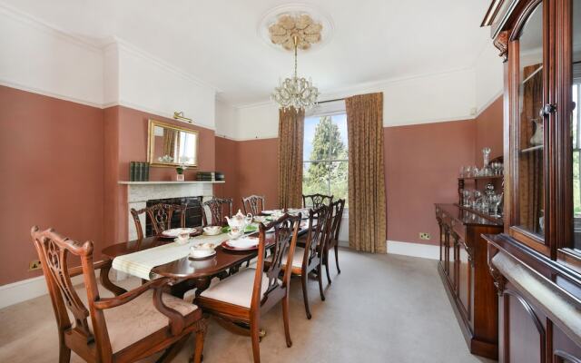 Melrose Lodge 4-bedroom house 1-bed flat