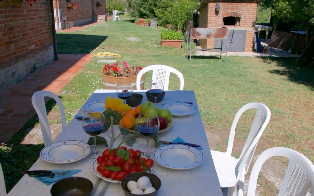 Lovely Farmhouse in Tuscany With Panoramic View