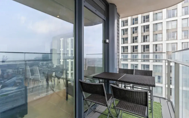 Elegant 2 Bed Apartment Within Many Attractions