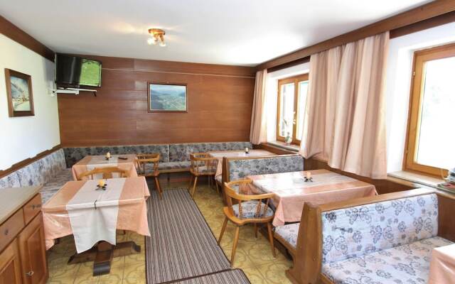 Spacious Apartment near Ski Trail in Maishofen