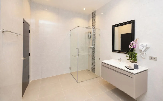 Villa Waree minutes to City and Beach