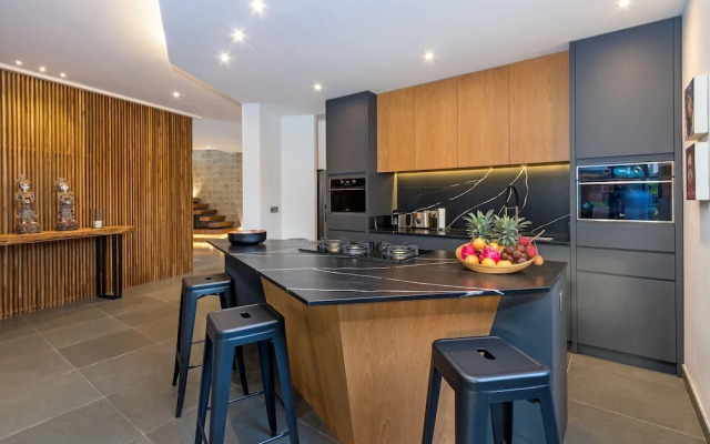 Villa Castil di Udara by Villa Finder