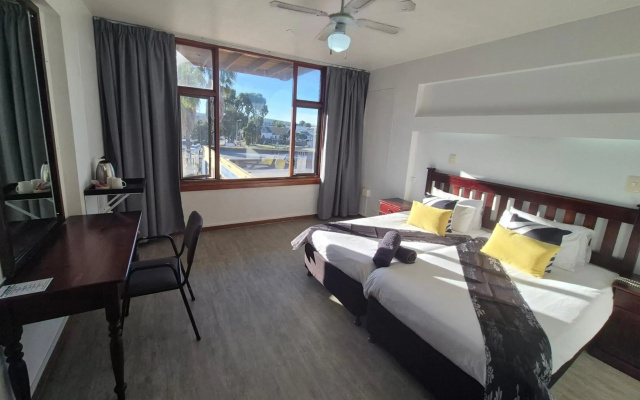 Hoedjiesbaai Hotel