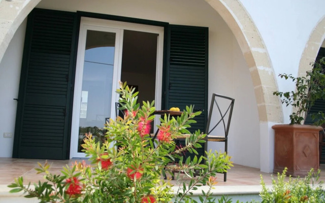 Apartment 3 With Pool And Sea View
