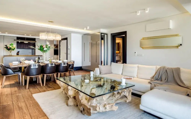 Chic Apartment w Amazing Views Dunmore Luxe