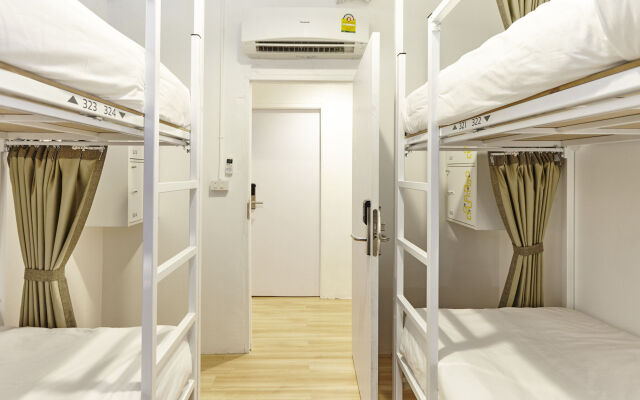 LiveitUp Asok Hostel