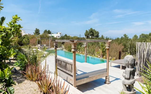 Stunning Villa With Gardens