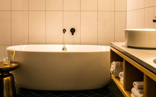 Museum Apartment Hotel, Independent Collection by EVT