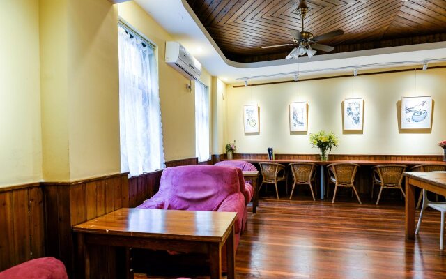 Le Tour Traveler's Rest Youth Hostel