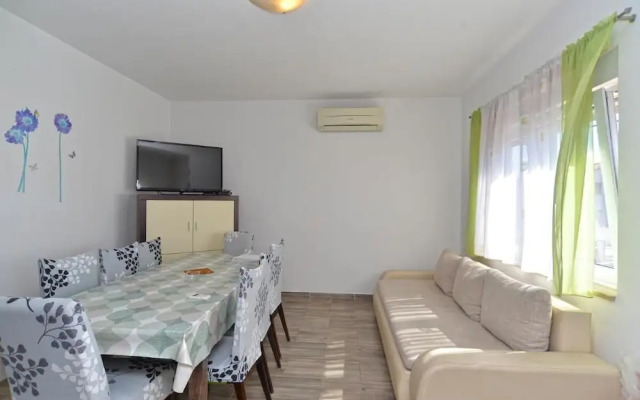 Spacious Flat With Pool Just 300m From the Beach