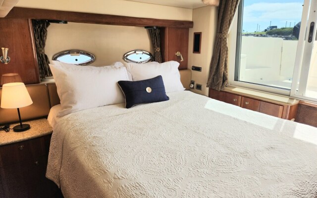 Dockside Boat & Bed Long Beach