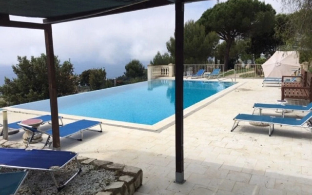 Villa Saint James Pool & View