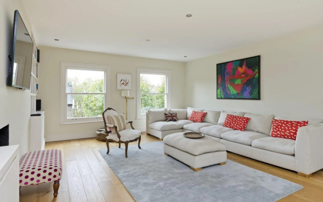 Spacious 3-bedroom Apartment in Earls Court