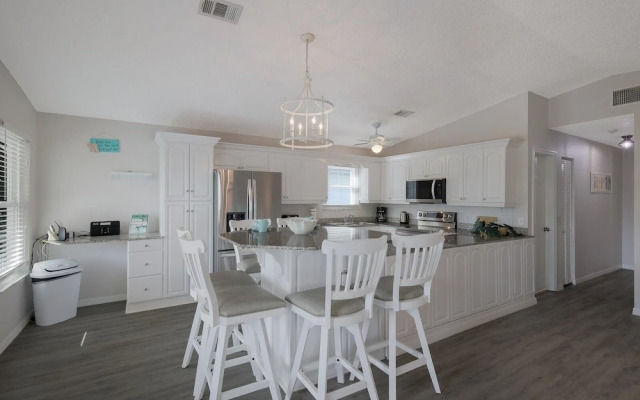 Canario  3 Bedroom Home by RedAwning