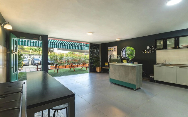 Living Hostal - Hostel