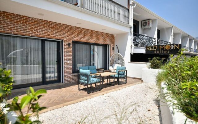 Red Moon Suites