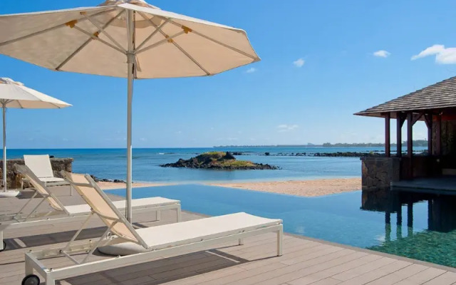 Bon Azur Beachfront Suites & Penthouses