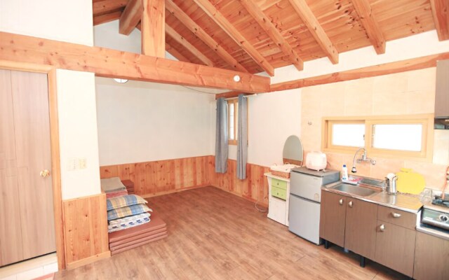 Gapyeong Ihwachon Pension