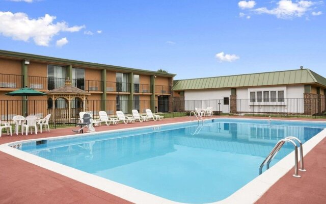 Baymont Inn and Suites Salem Roanoke Area