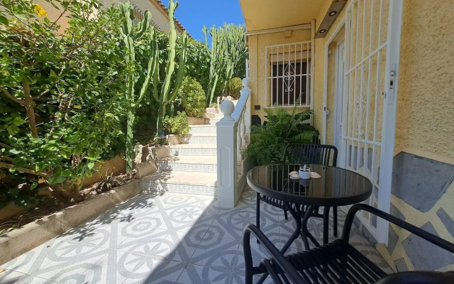 La Marina Oasis, 2-beds, Sleeps 4, 10 min to Beach