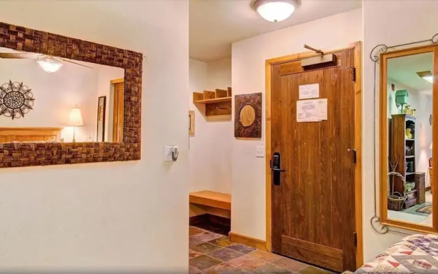 Tyra Riverbend 111 Condo by RedAwning