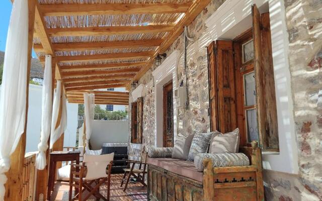 Yalos House