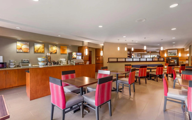 Comfort Suites North