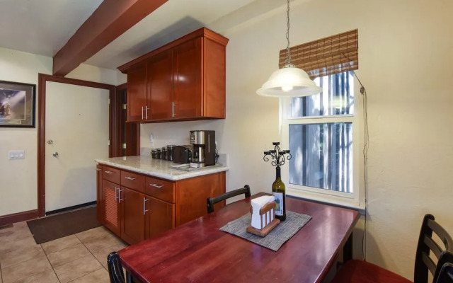 Tahoe City Getaway Minutes From Lake and Activities