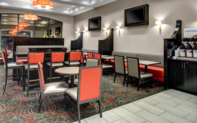 Holiday Inn Express Hotel & Suites Pittsburgh-South Side, an IHG Hotel