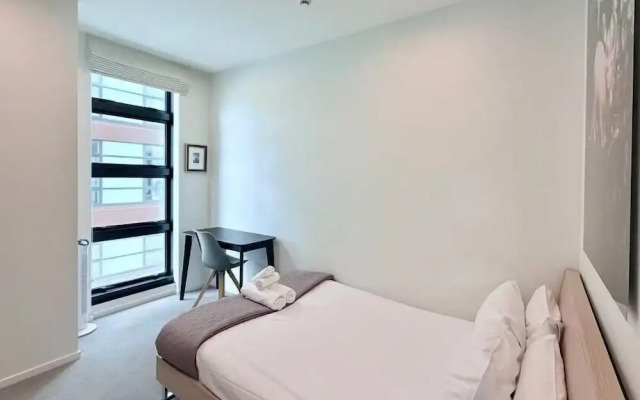 Catalina Bay 2BR w Balcony Views by Zodiak Stays