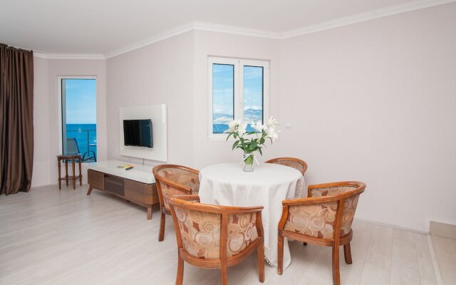 Open Sea Luxury Apartments