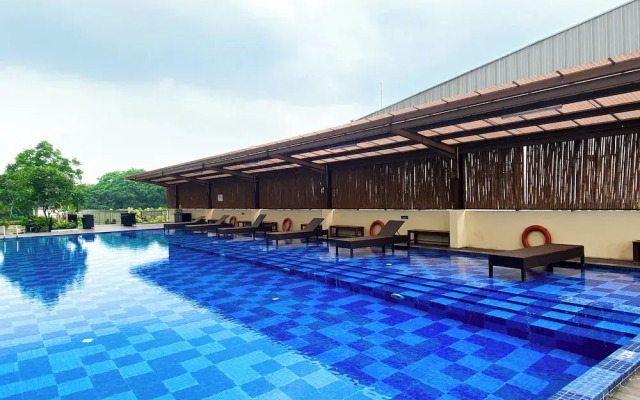 Modern Look and Restful Studio at Azalea Suites Apartment