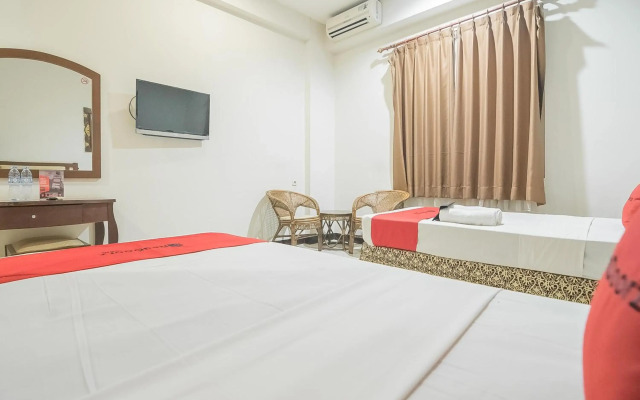 RedDoorz Near Trans Studio Mall 3