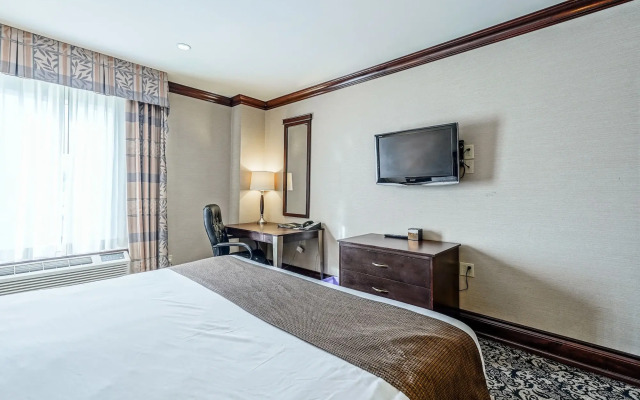 Woodbine Hotel and Suites