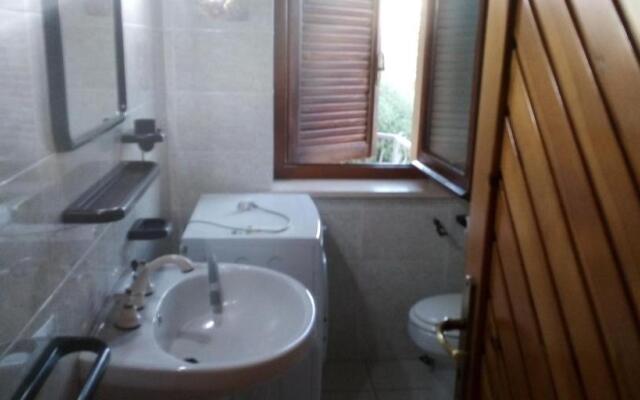 Orosei-Sardegna-Appartamento 5 posti letto con giardino