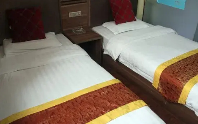 Urumqi Fuyuan Express Hotel (Midong Lao'aijia Supermarket)