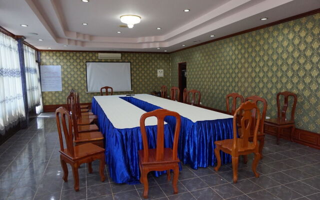 Phonepaseud Hotel