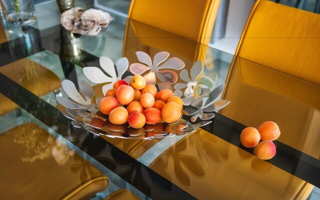 Levanco City Sea Business Suite