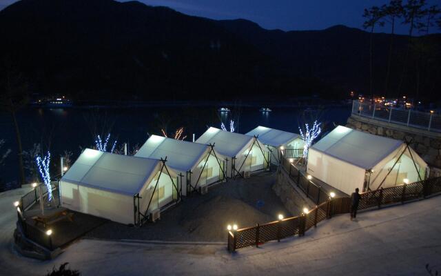 Sandeulbada Pension and Glamping